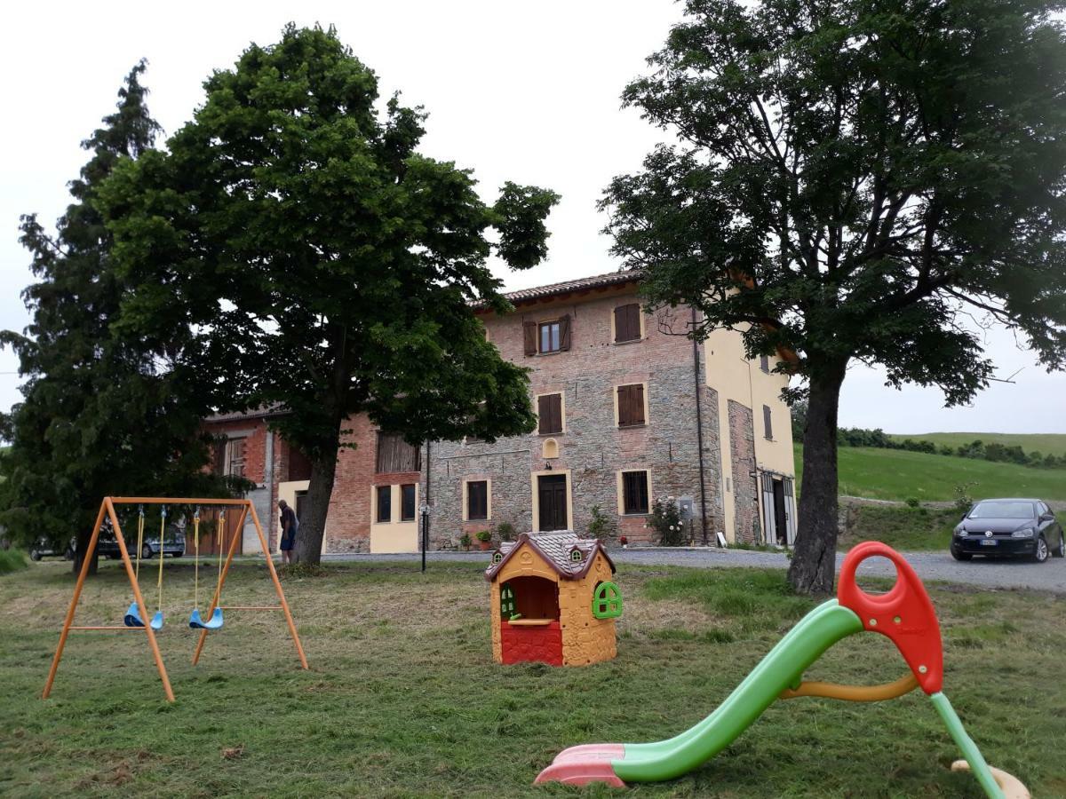 Agriturismo "Veritas" Bed & Wine Casaleggio Boiro Exteriér fotografie